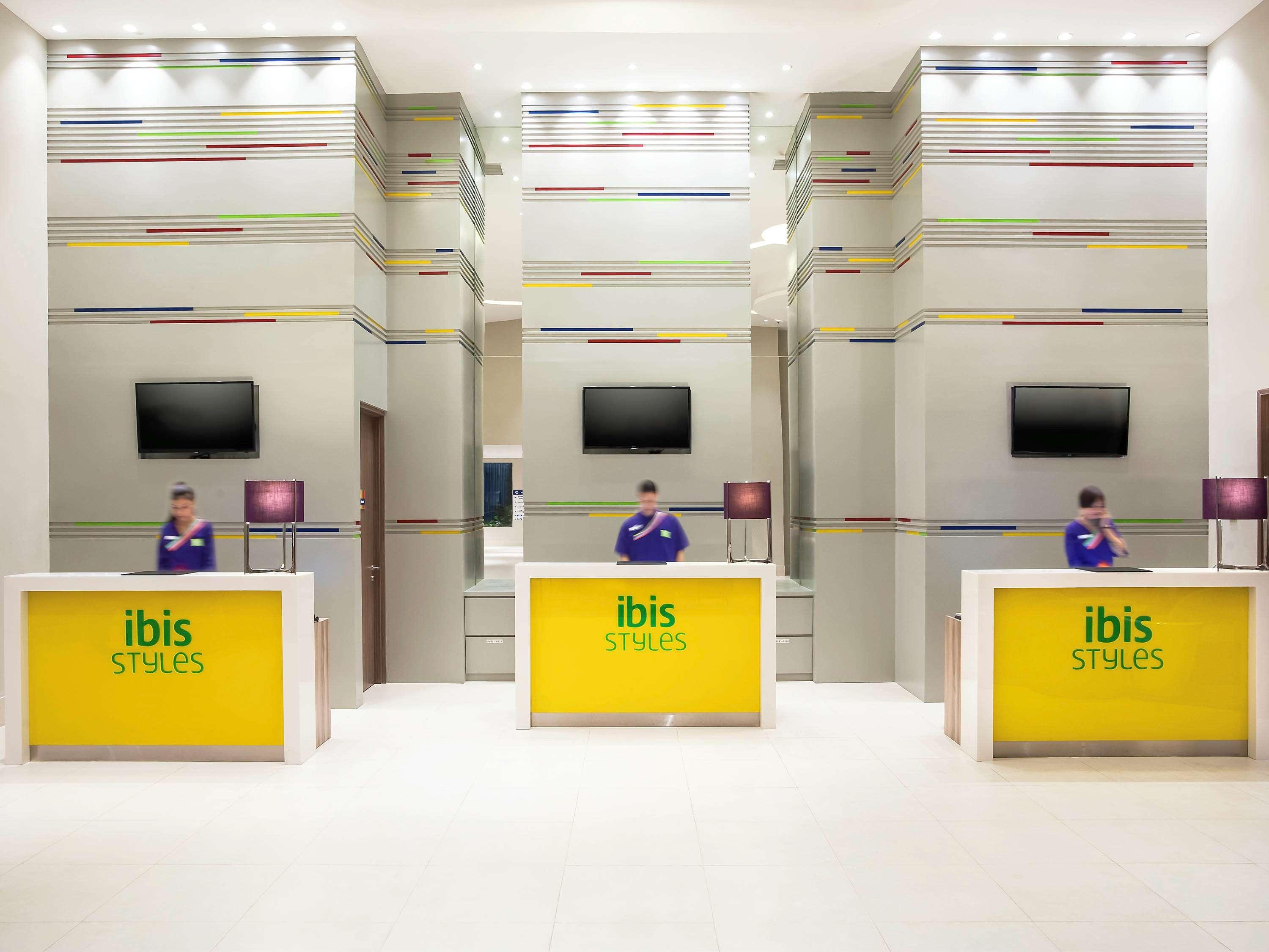 Ibis Styles Jakarta Mangga Dua Square Esterno foto