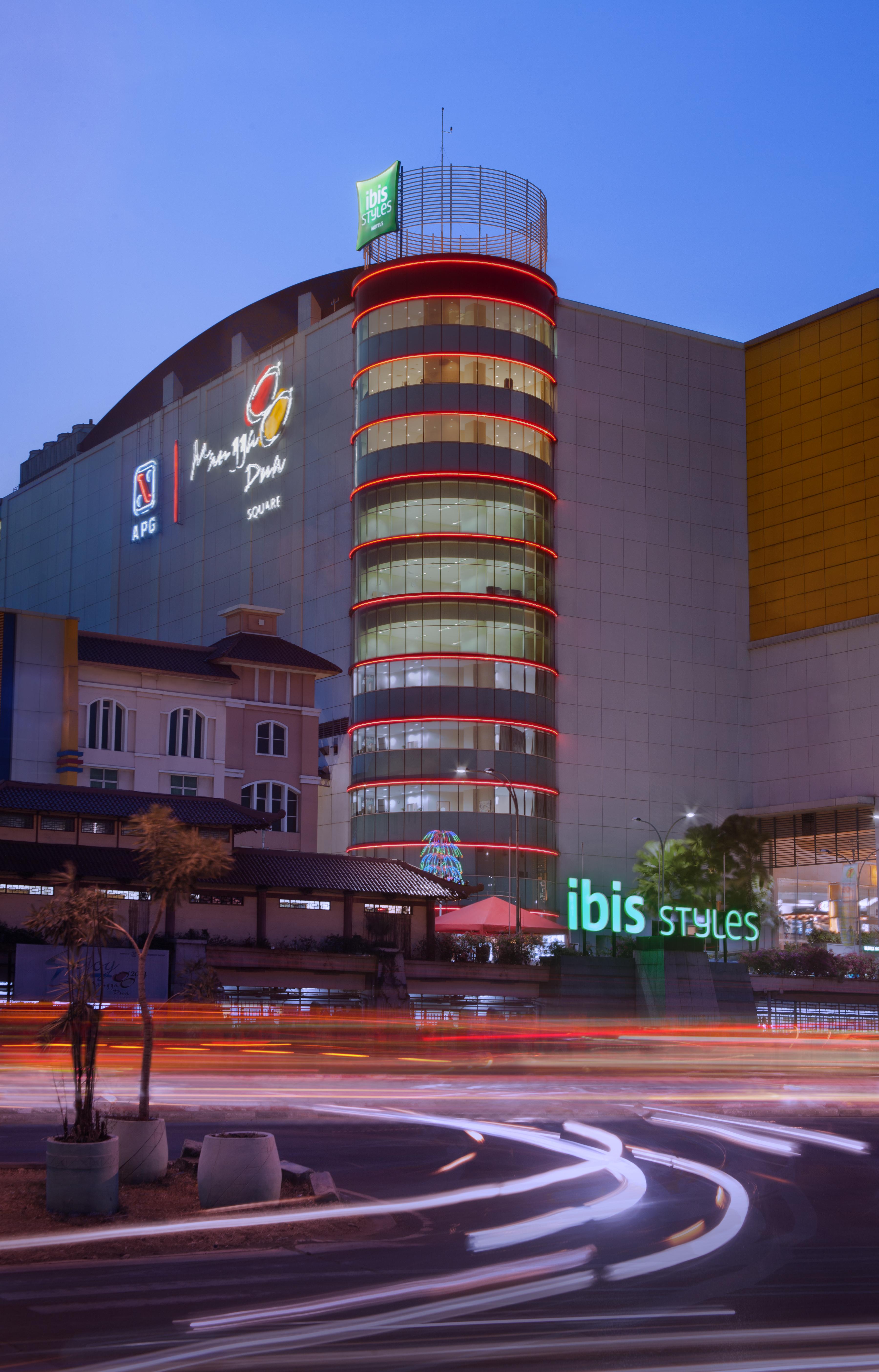 Ibis Styles Jakarta Mangga Dua Square Esterno foto