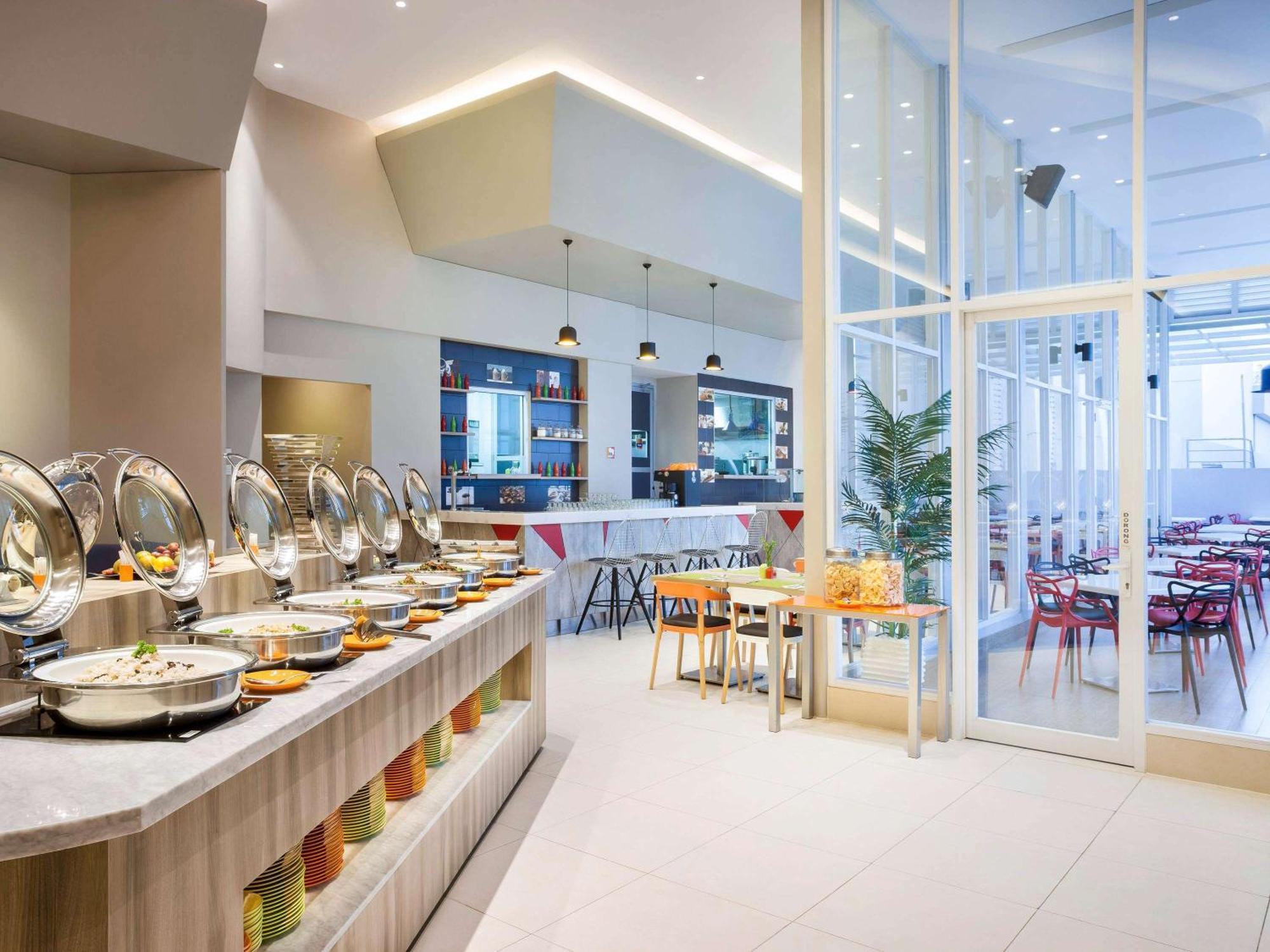 Ibis Styles Jakarta Mangga Dua Square Esterno foto