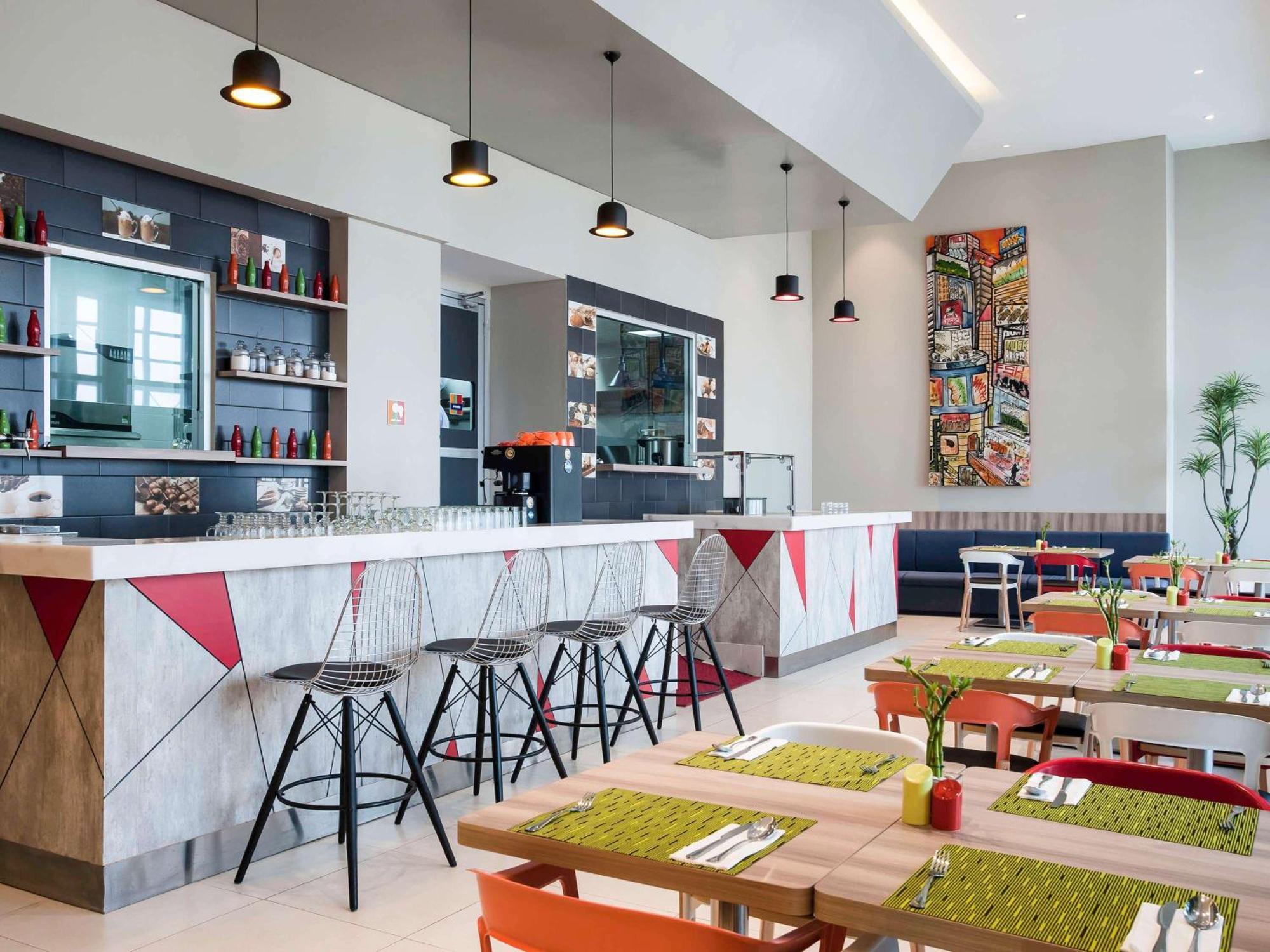 Ibis Styles Jakarta Mangga Dua Square Esterno foto