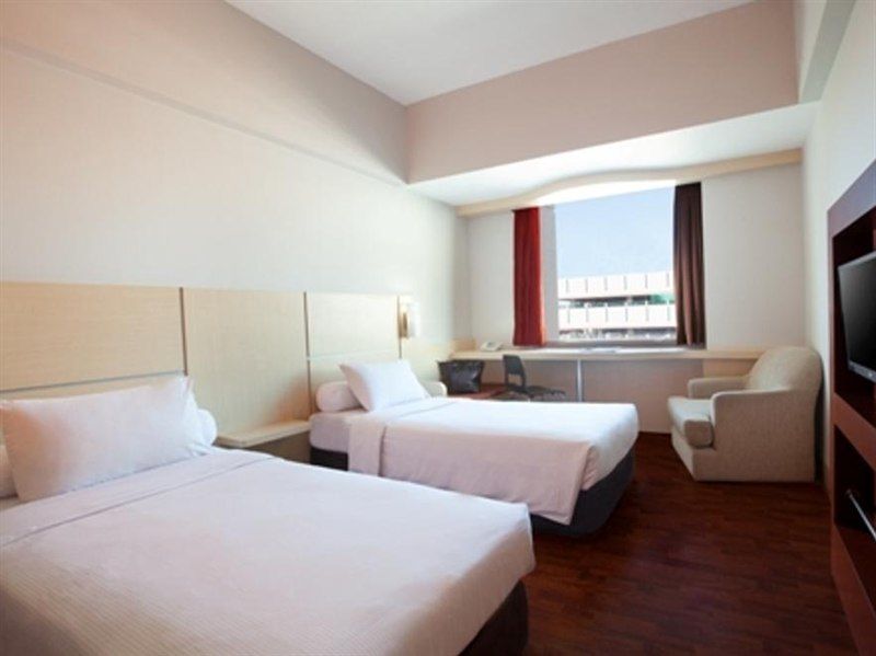 Ibis Styles Jakarta Mangga Dua Square Esterno foto
