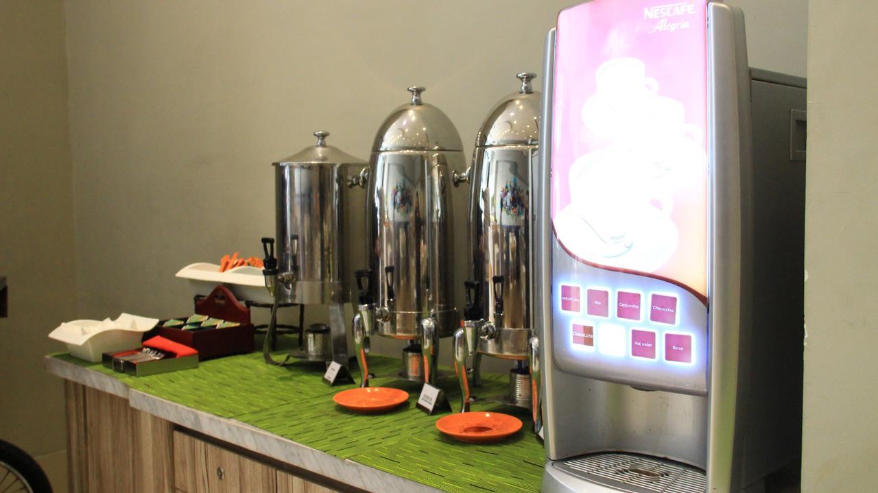 Ibis Styles Jakarta Mangga Dua Square Esterno foto