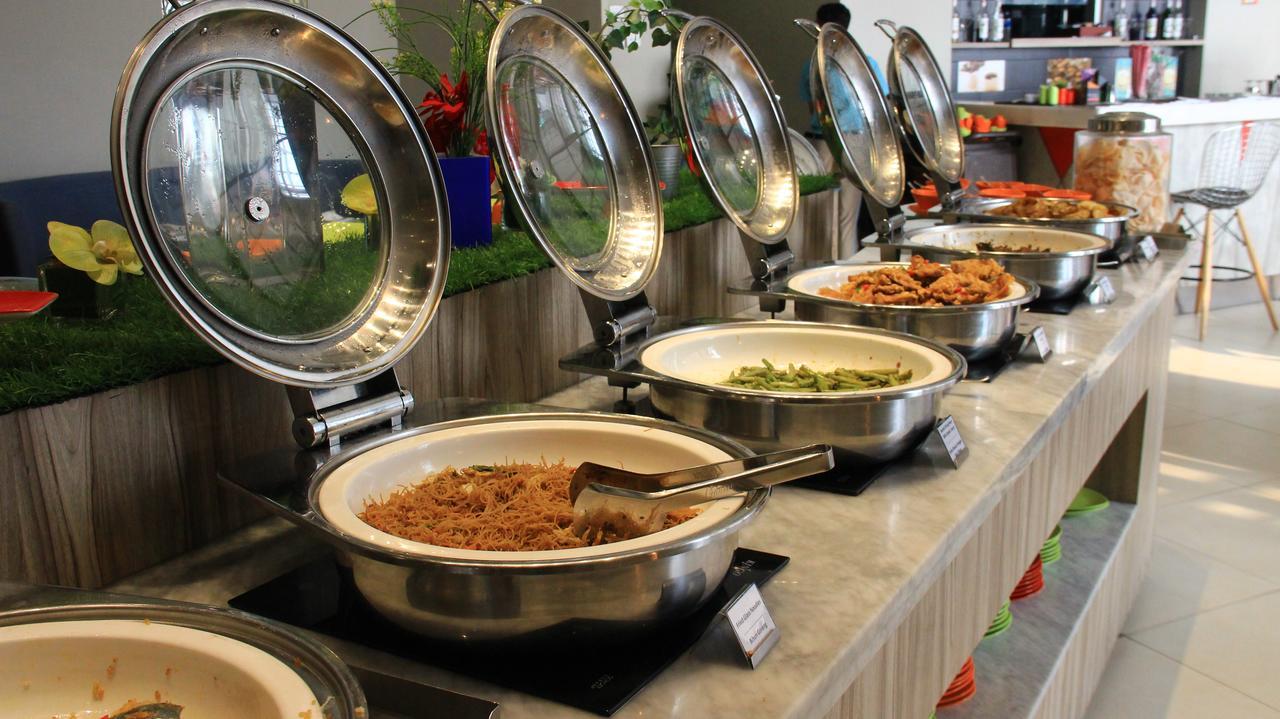 Ibis Styles Jakarta Mangga Dua Square Esterno foto