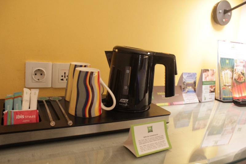 Ibis Styles Jakarta Mangga Dua Square Esterno foto