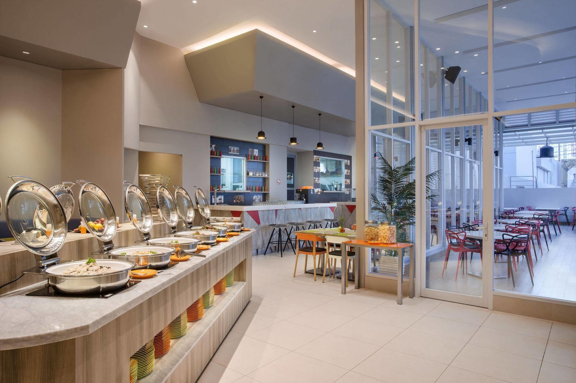 Ibis Styles Jakarta Mangga Dua Square Esterno foto