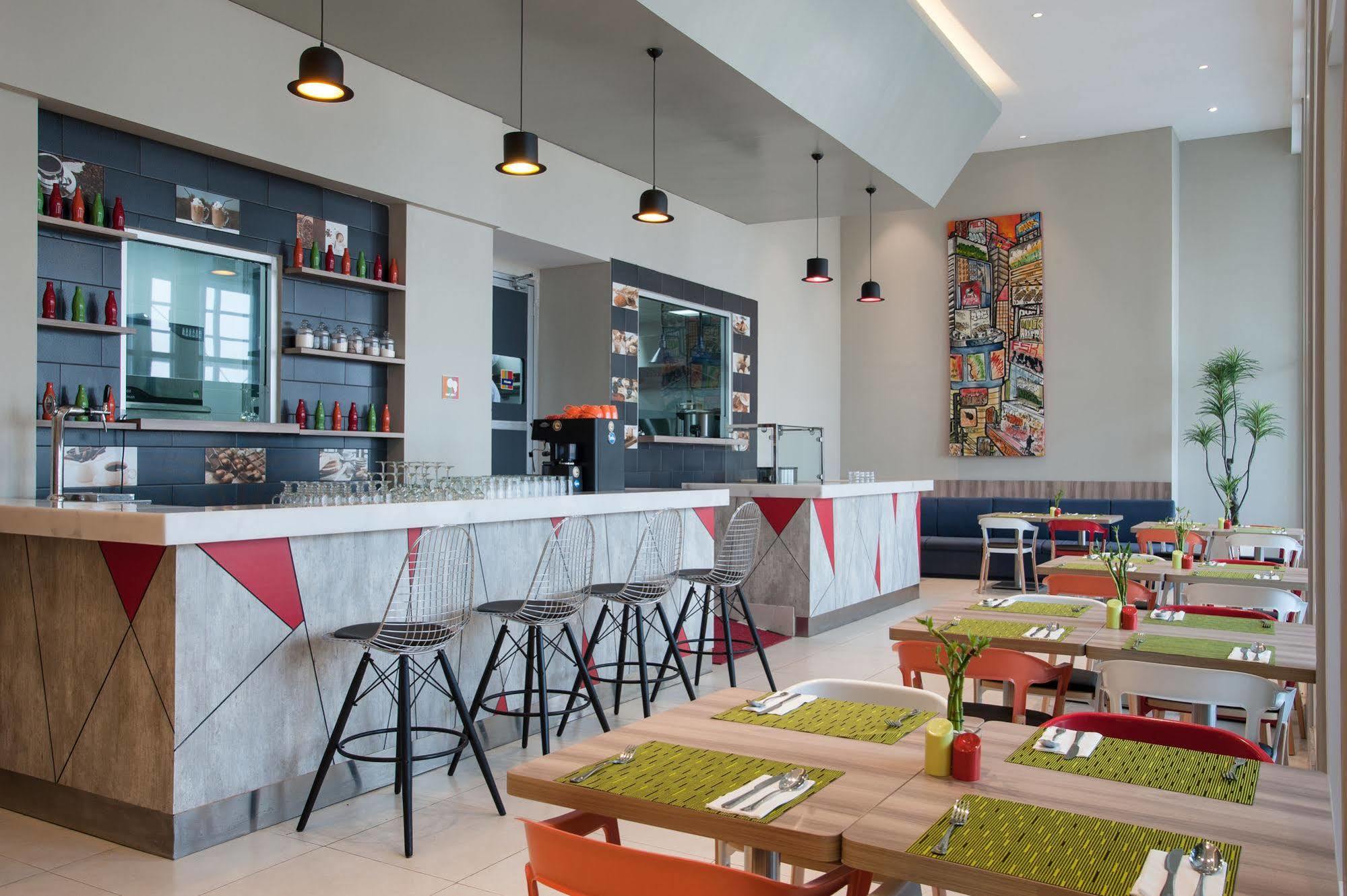 Ibis Styles Jakarta Mangga Dua Square Esterno foto