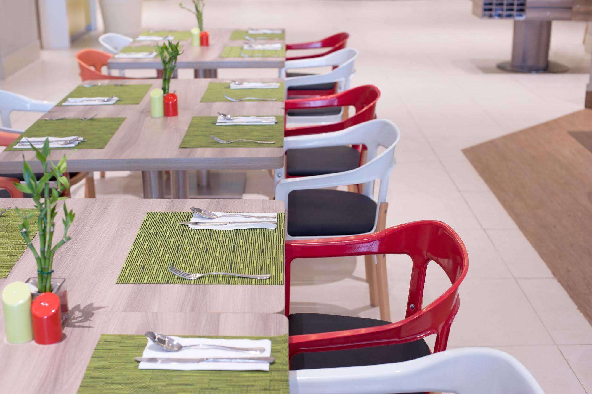 Ibis Styles Jakarta Mangga Dua Square Esterno foto