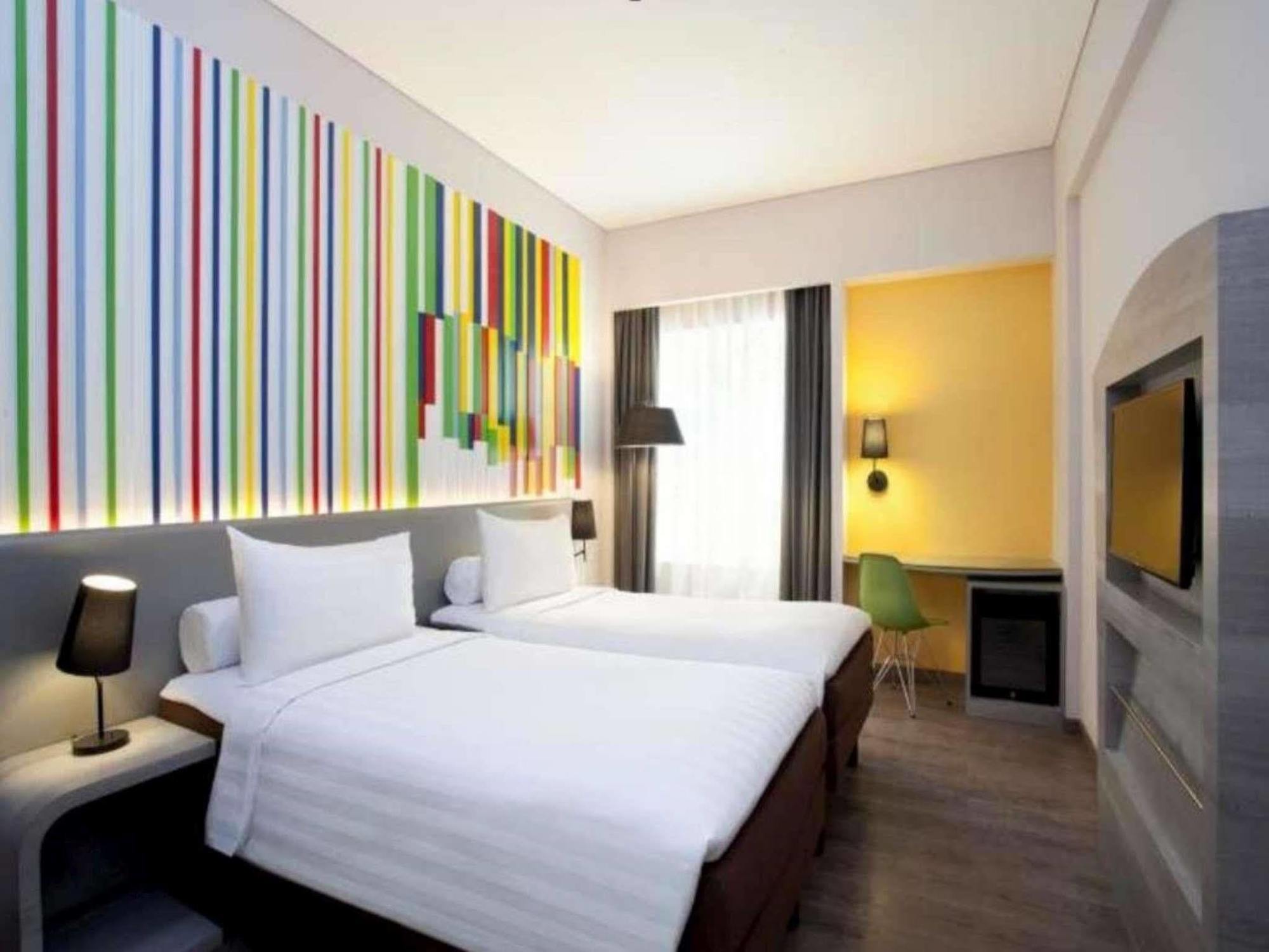 Ibis Styles Jakarta Mangga Dua Square Esterno foto